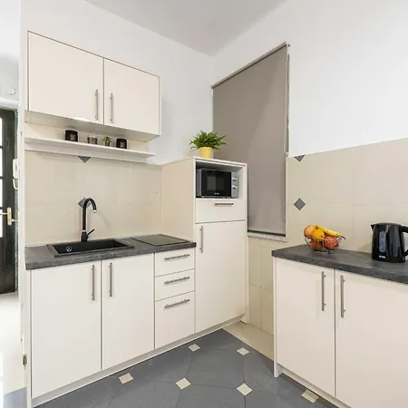 Iva - One Bedroom With Balcony *