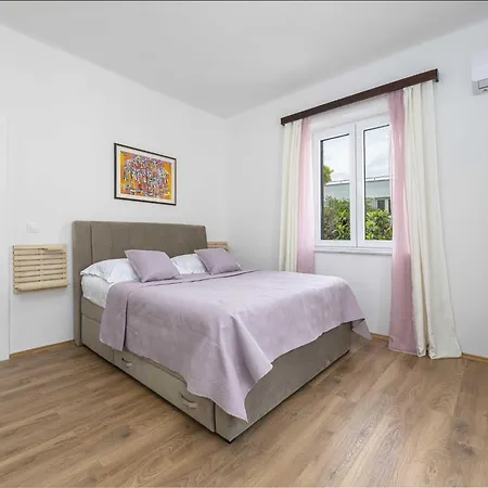 Iva - One Bedroom With Balcony Διαμέρισμα