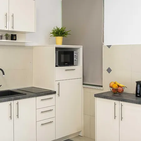 Iva - One Bedroom With Balcony Appartement *