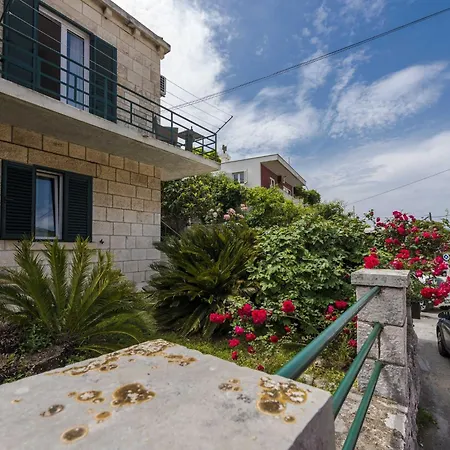 Iva - One Bedroom With Balcony Appartement *