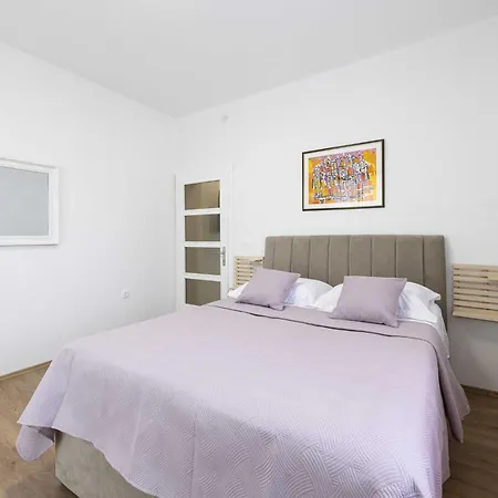 Iva - One Bedroom With Balcony Appartement *