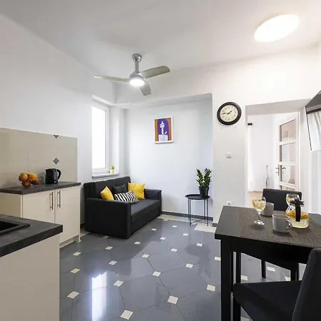 Appartement Iva - One Bedroom With Balcony *